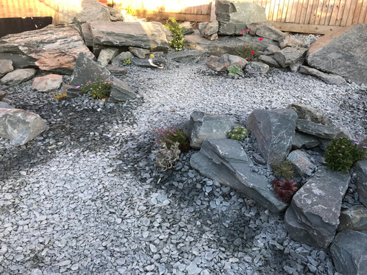 Transform Your Garden with Slate: When to Use Boulders, When to Use Chippings