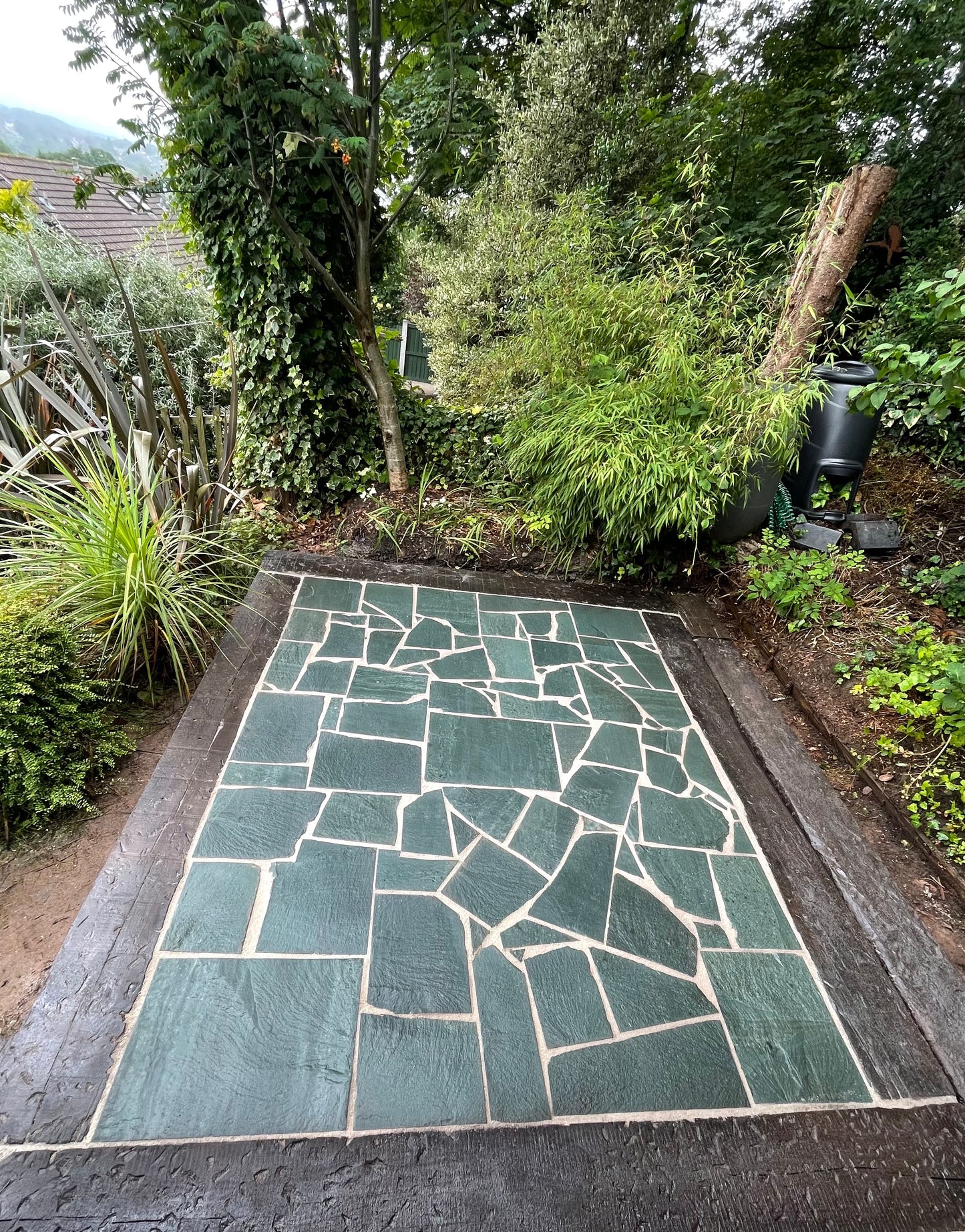 slate crazy paving