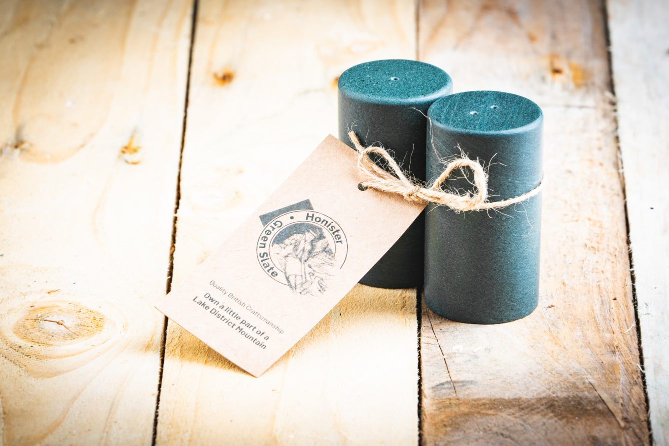 round salt and pepper pot set