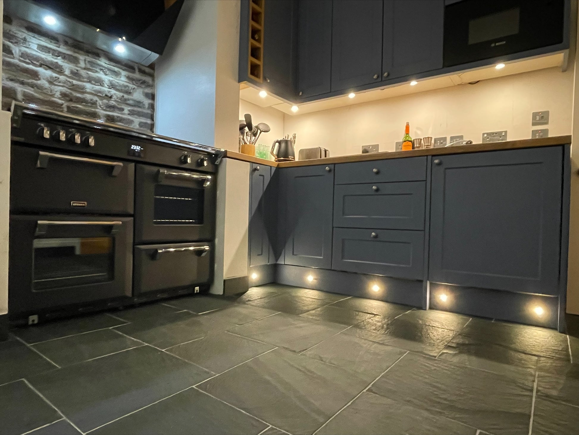 kitchen riven slate flooring