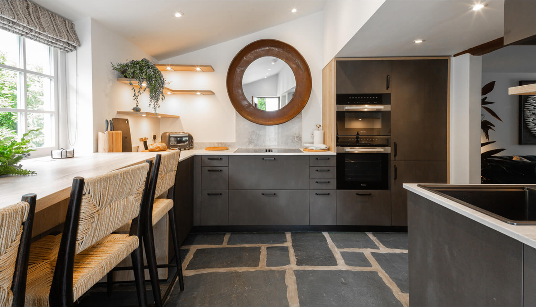 リリパットレーン15☆Bridge House(Anbleside) Bridge House in Ambleside, originally built over a river as an