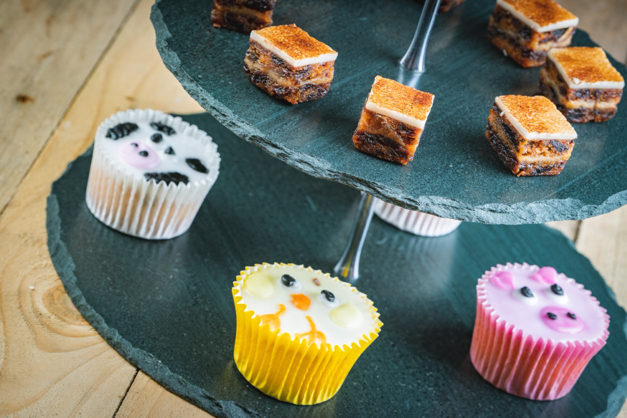 Picture of cakes on a 2 tier round cake stand